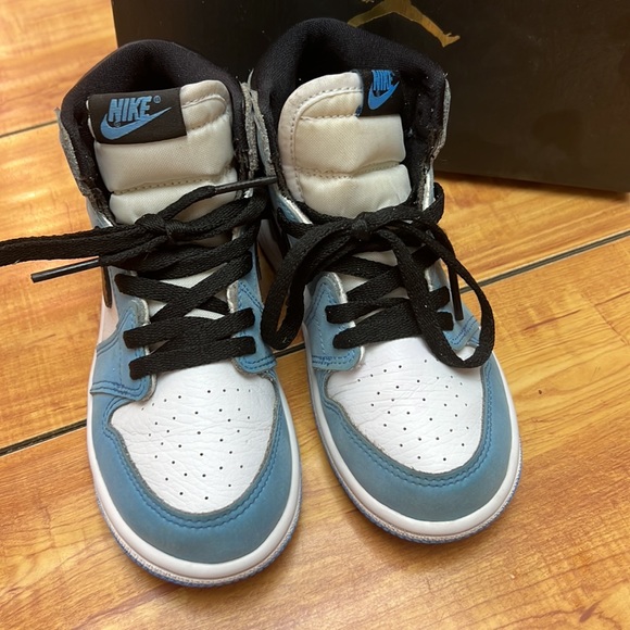 Jordan 1 Retro High OG - Picture 3 of 12